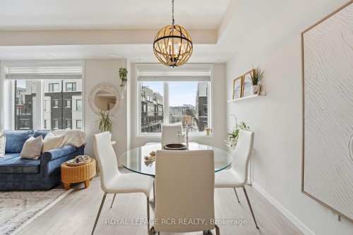 36-200 Alex Gardner Circle, Aurora, ON - Indoor Photo Showing Dining Room
