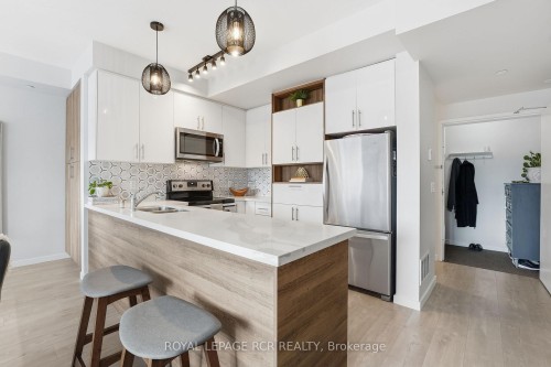 36-200 Alex Gardner Circle, Aurora, ON - Indoor Photo Showing Kitchen