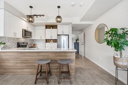 36-200 Alex Gardner Circle, Aurora, ON - Indoor Photo Showing Kitchen With Upgraded Kitchen