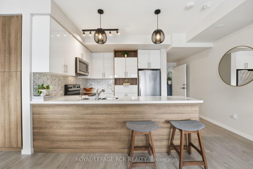 36-200 Alex Gardner Circle, Aurora, ON - Indoor Photo Showing Kitchen With Double Sink
