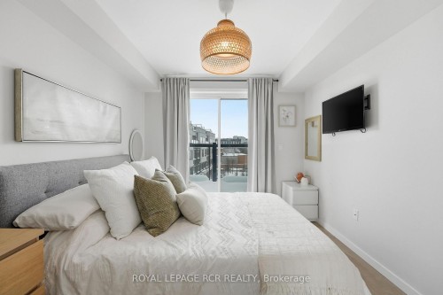 36-200 Alex Gardner Circle, Aurora, ON - Indoor Photo Showing Bedroom