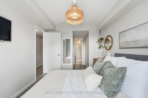 36-200 Alex Gardner Circle, Aurora, ON - Indoor Photo Showing Bedroom