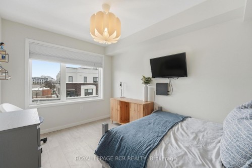 36-200 Alex Gardner Circle, Aurora, ON - Indoor Photo Showing Bedroom