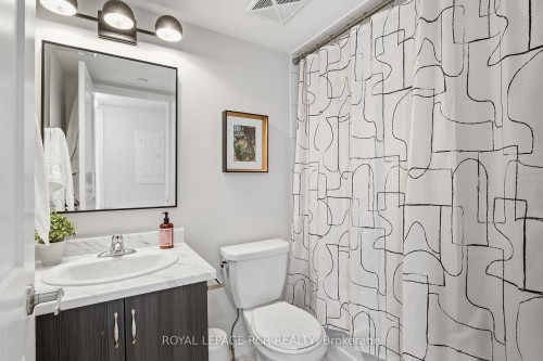 36-200 Alex Gardner Circle, Aurora, ON - Indoor Photo Showing Bathroom