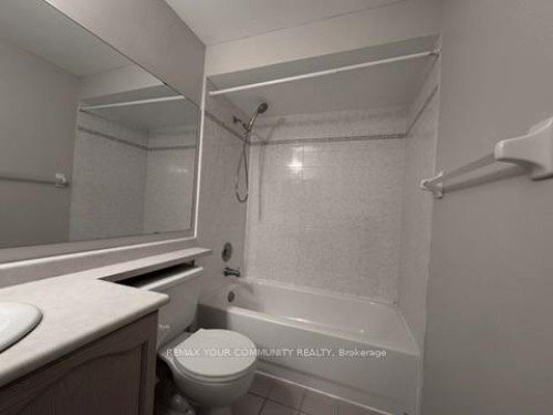 306-1000 Sheppard Avenue W, Toronto, ON - Indoor Photo Showing Bathroom