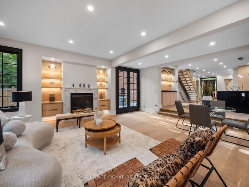 137 Cheltenham Avenue, Toronto, ON - Indoor Photo Showing Living Room