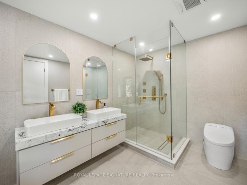 137 Cheltenham Avenue, Toronto, ON - Indoor Photo Showing Bathroom