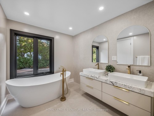 137 Cheltenham Avenue, Toronto, ON - Indoor Photo Showing Bathroom