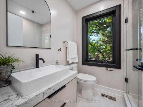 137 Cheltenham Avenue, Toronto, ON - Indoor Photo Showing Bathroom