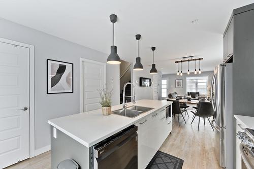 Kitchen - 70 Rue Raymond-Auger, Sherbrooke (Brompton/Rock Forest/Saint-Élie/Deauville), QC - Indoor Photo Showing Kitchen With Double Sink With Upgraded Kitchen