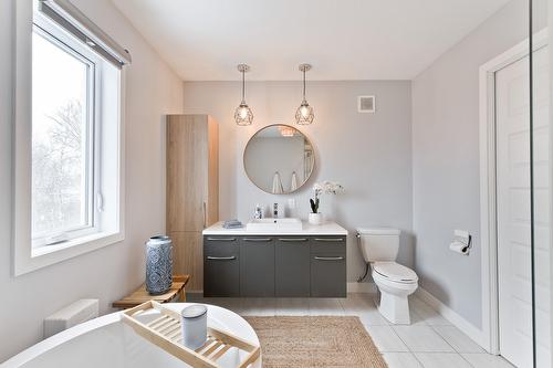 Bathroom - 70 Rue Raymond-Auger, Sherbrooke (Brompton/Rock Forest/Saint-Élie/Deauville), QC - Indoor Photo Showing Bathroom