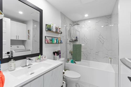 Bathroom - 23 Rue Virginie, Salaberry-De-Valleyfield, QC - Indoor Photo Showing Bathroom