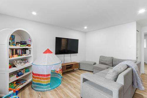 Living room - 23 Rue Virginie, Salaberry-De-Valleyfield, QC - Indoor