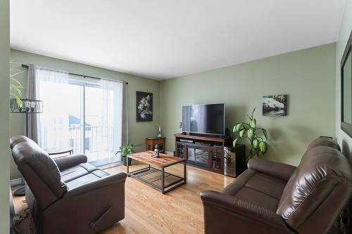 Living room - 23 Rue Virginie, Salaberry-De-Valleyfield, QC - Indoor Photo Showing Living Room