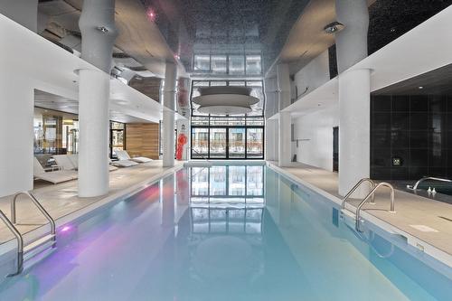 Pool - 409-198 Rue Ann, Montréal (Le Sud-Ouest), QC - Indoor Photo Showing Other Room With In Ground Pool
