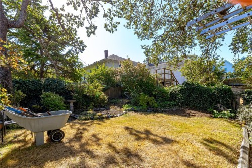 1645 Haultain St, Victoria, BC 