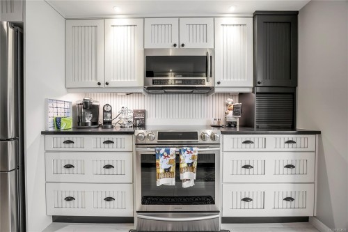 502-158 Promenade Dr, Nanaimo, BC - Indoor Photo Showing Kitchen