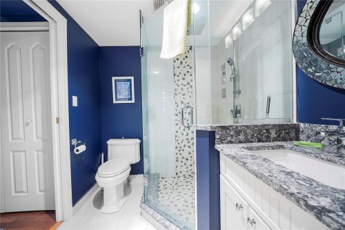 502-158 Promenade Dr, Nanaimo, BC - Indoor Photo Showing Bathroom
