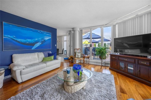 502-158 Promenade Dr, Nanaimo, BC - Indoor Photo Showing Living Room