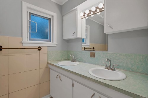 1260 Sayward Rd, Sayward, BC - Indoor Photo Showing Bathroom