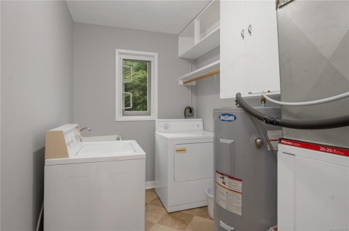 1260 Sayward Rd, Sayward, BC - Indoor Photo Showing Laundry Room