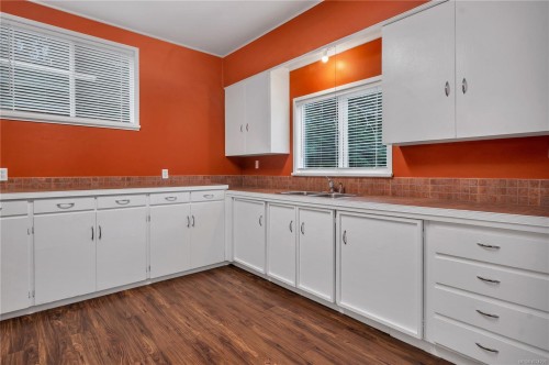 1260 Sayward Rd, Sayward, BC - Indoor Photo Showing Kitchen With Double Sink