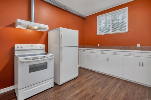 1260 Sayward Rd, Sayward, BC - Indoor Photo Showing Kitchen