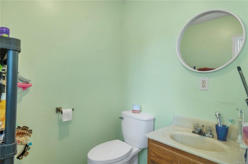 1260 Sayward Rd, Sayward, BC - Indoor Photo Showing Bathroom