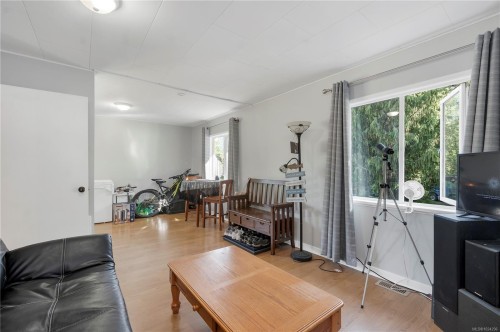 1260 Sayward Rd, Sayward, BC - Indoor Photo Showing Living Room