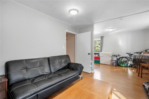1260 Sayward Rd, Sayward, BC - Indoor Photo Showing Living Room