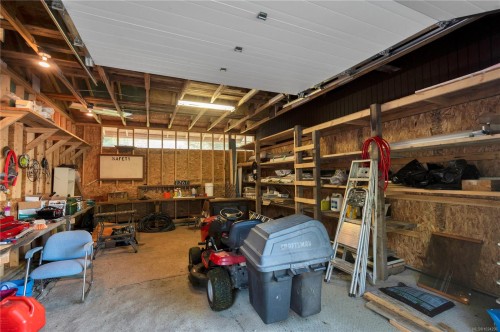 1260 Sayward Rd, Sayward, BC - Indoor Photo Showing Garage