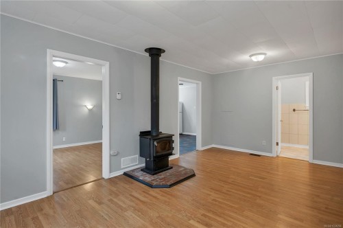 1260 Sayward Rd, Sayward, BC - Indoor Photo Showing Other Room