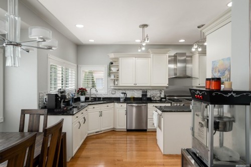 4652 Boulderwood Dr, Saanich, BC 