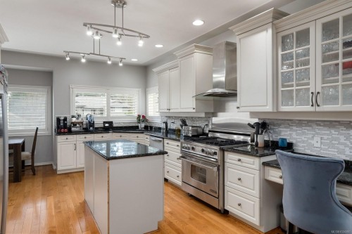 4652 Boulderwood Dr, Saanich, BC 