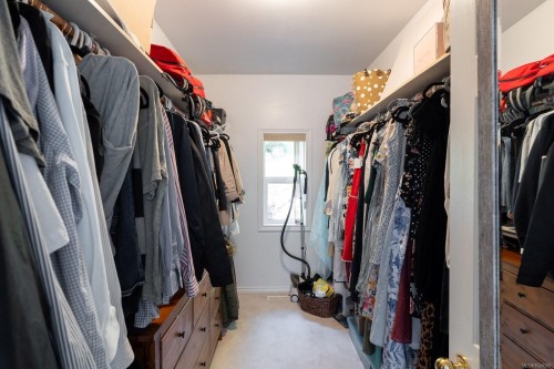 4652 Boulderwood Dr, Saanich, BC 