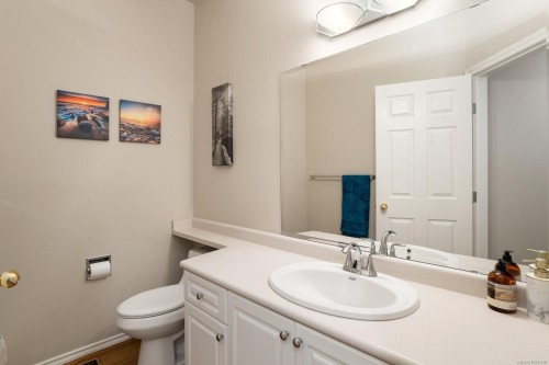 4652 Boulderwood Dr, Saanich, BC 