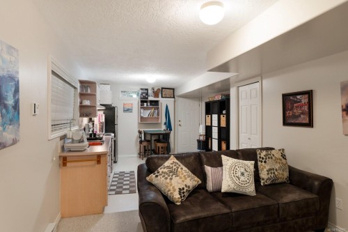 4652 Boulderwood Dr, Saanich, BC 