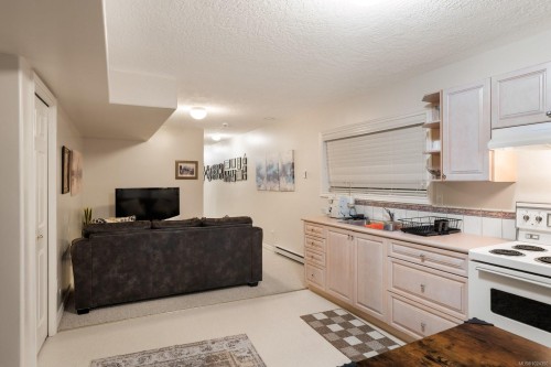 4652 Boulderwood Dr, Saanich, BC 