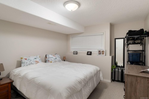 4652 Boulderwood Dr, Saanich, BC 