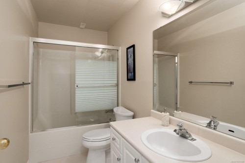 4652 Boulderwood Dr, Saanich, BC 