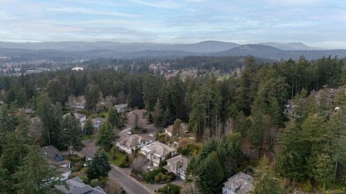 4652 Boulderwood Dr, Saanich, BC 