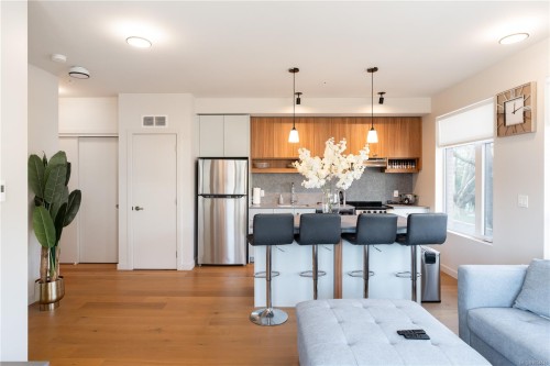 206-629 Speed Ave, Victoria, BC - Indoor Photo Showing Kitchen With Stainless Steel Kitchen With Upgraded Kitchen