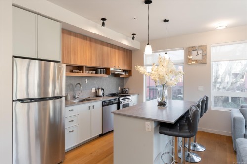 206-629 Speed Ave, Victoria, BC - Indoor Photo Showing Kitchen With Stainless Steel Kitchen With Upgraded Kitchen