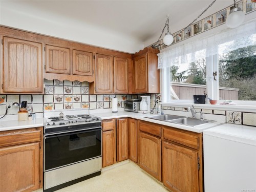 24 Gorge Rd East, Victoria, BC 