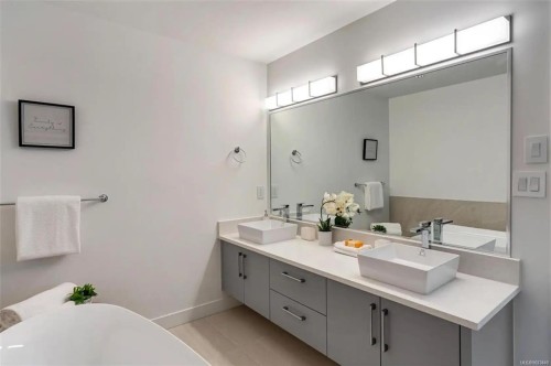 227 Heddle Ave, View Royal, BC 