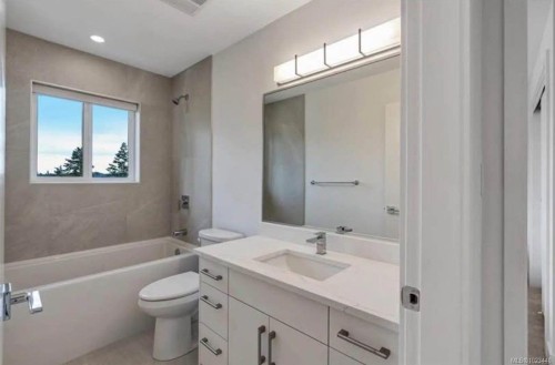 227 Heddle Ave, View Royal, BC 