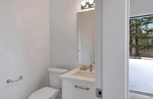 227 Heddle Ave, View Royal, BC 