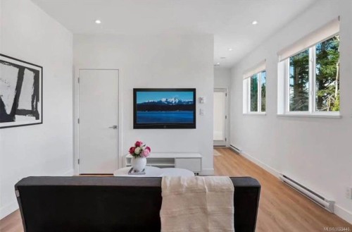 227 Heddle Ave, View Royal, BC 