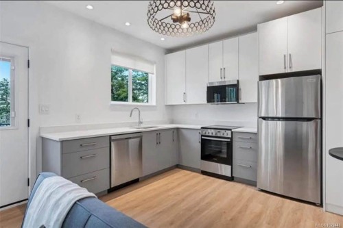 227 Heddle Ave, View Royal, BC 