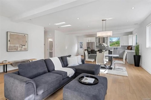 227 Heddle Ave, View Royal, BC 